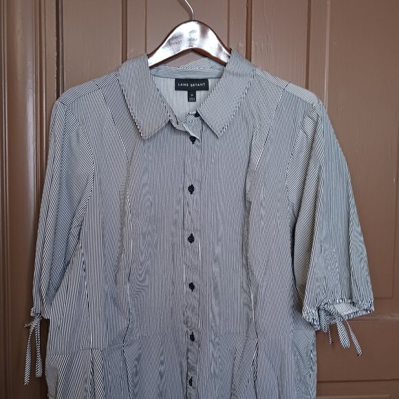 Lane Bryant Women's Button Down Short Sleeve Shirt/ Top size 24 - Picture 2 of 10